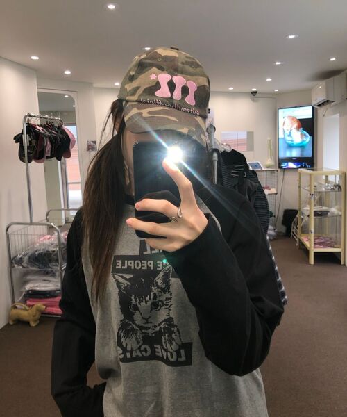 ITZAVIBE(イッザバイブ)の「NICE PEOPLE LOVE CATS RAGLAN LONG SLEEVE - SKY BLUE(Tシャツ/カットソー・レディース・その他・MEDIUM/LARGE)」の9枚目の写真