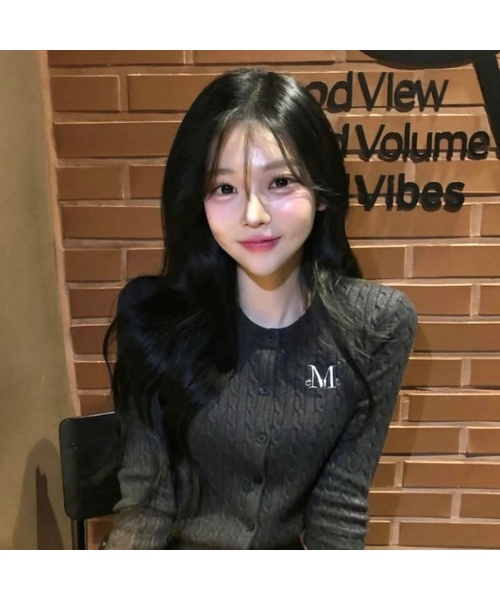 MUCENT（ムセント）の「アディアンボタン クロップニットカーディガン (5カラー)（ニット/セーター・レディース・チャコール/ネイビー/ブラック/グレー・FREE）」の3枚目の写真