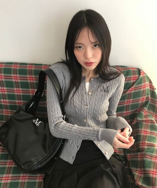 MUCENT(ムセント)の「アディアンボタン クロップニットカーディガン (5カラー)(ニット/セーター・レディース・チャコール/ネイビー/ブラック/グレー/アイボリー・FREE)」の9枚目の写真