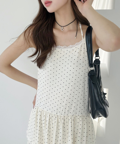 Ada.(エイダ)の「【26SS 先行予約】2way 裾フリルデザイン ドットキャミソール(キャミソール・レディース・オフホワイト/ブラック・FREE)」の3枚目の写真