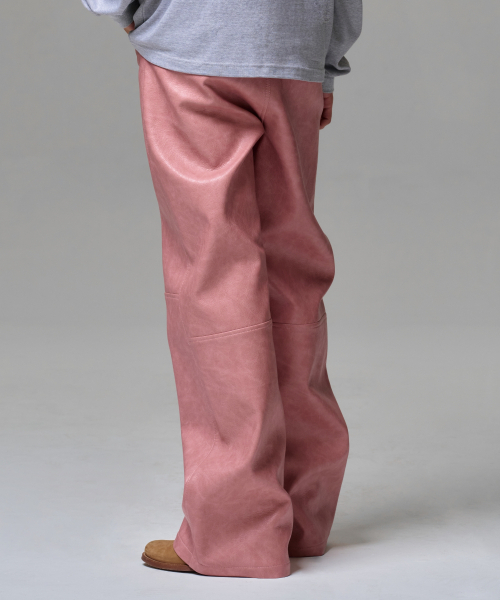 ERA(エラ)の「MEN FAUX LEATHER TWO-TONE PANEL PANTS - ROSEWOOD(その他パンツ・メンズ・ブラウン・MEDIUM/LARGE)」の2枚目の写真