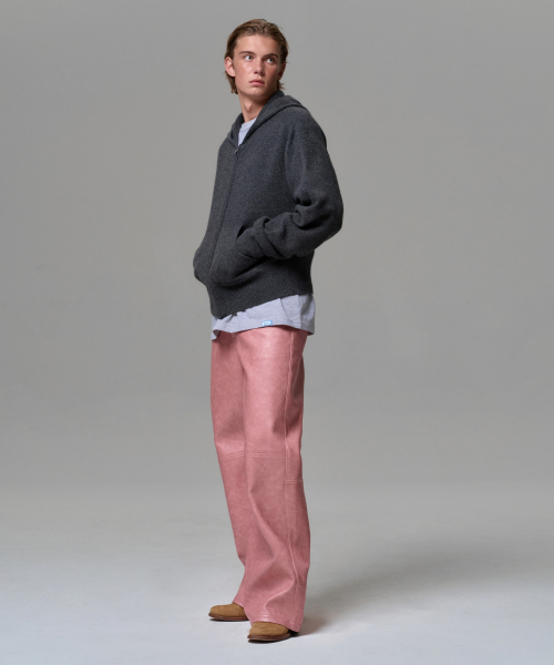 ERA(エラ)の「MEN FAUX LEATHER TWO-TONE PANEL PANTS - ROSEWOOD(その他パンツ・メンズ・ブラウン・MEDIUM/LARGE)」の4枚目の写真