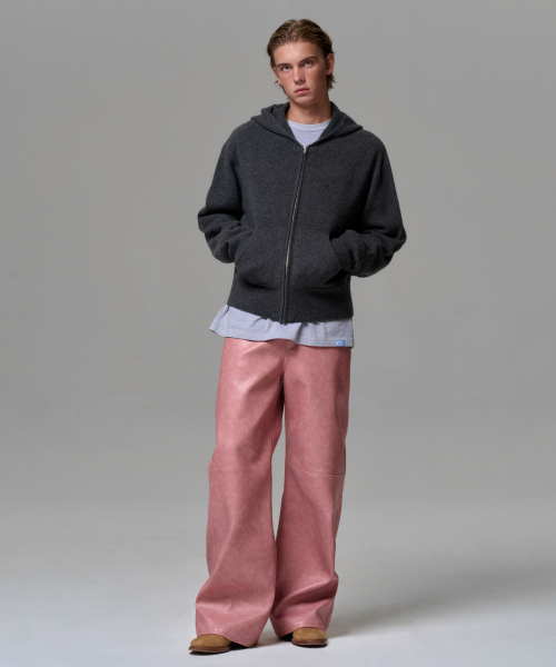ERA(エラ)の「MEN FAUX LEATHER TWO-TONE PANEL PANTS - ROSEWOOD(その他パンツ・メンズ・ブラウン・MEDIUM/LARGE)」の5枚目の写真