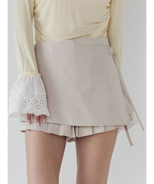 CALNAMUR（カルナムール）の「ラッププリーツショートパンツ（その他パンツ・レディース・グレー/アイボリー・FREE）」の2枚目の写真