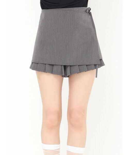 CALNAMUR（カルナムール）の「ラッププリーツショートパンツ（その他パンツ・レディース・グレー/アイボリー・FREE）」の5枚目の写真
