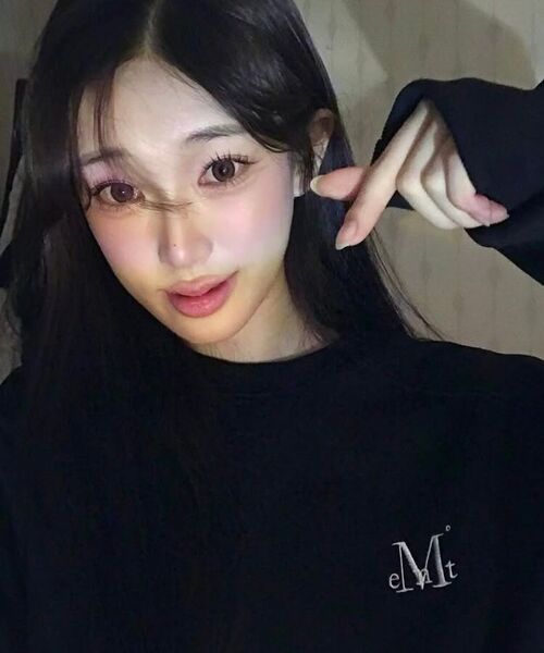 MUCENT(ムセント)の「シグニチャーベーシックロゴスウェット男女共用(5カラー)(スウェット・レディース・チャコールグレー/レッド系/カーキ系/ブラック系1/グレー系1・FREE/1)」の20枚目の写真