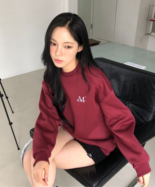 MUCENT(ムセント)の「シグニチャーベーシックロゴスウェット男女共用(5カラー)(スウェット・レディース・チャコールグレー/レッド系/カーキ系/ブラック系1/グレー系1・FREE/1)」の14枚目の写真