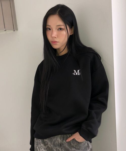 MUCENT(ムセント)の「シグニチャーベーシックロゴスウェット男女共用(5カラー)(スウェット・レディース・チャコールグレー/レッド系/カーキ系/ブラック系1/グレー系1・FREE/1)」の11枚目の写真