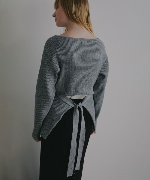 MANOF(マノフ)の「BACK OPEN RIB KNIT(ニット/セーター・レディース・ブルー系その他/ホワイト/ブラック・F)」の6枚目の写真