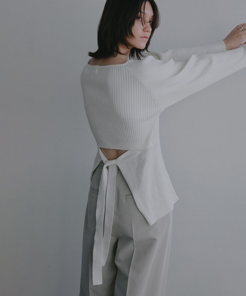 MANOF(マノフ)の「BACK OPEN RIB KNIT(ニット/セーター・レディース・ブルー系その他/ホワイト/ブラック・F)」の12枚目の写真