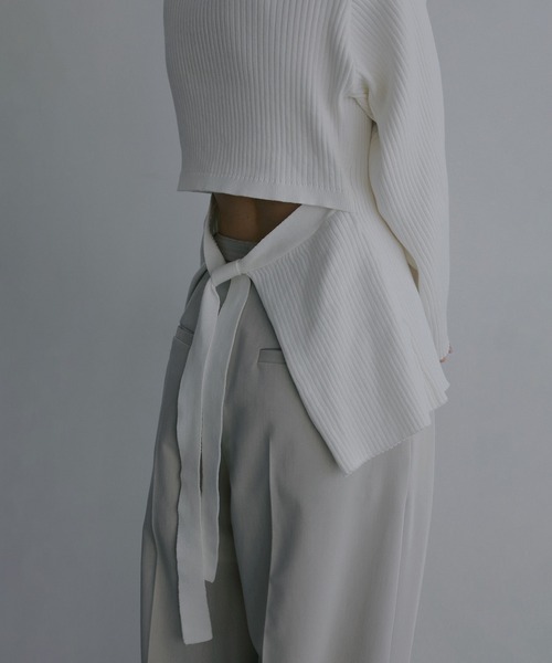MANOF(マノフ)の「BACK OPEN RIB KNIT(ニット/セーター・レディース・ブルー系その他/ホワイト/ブラック・F)」の13枚目の写真