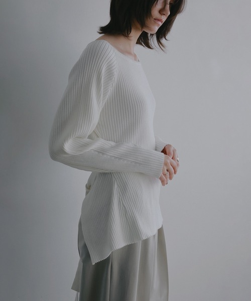 MANOF(マノフ)の「BACK OPEN RIB KNIT(ニット/セーター・レディース・ブルー系その他/ホワイト/ブラック・F)」の18枚目の写真