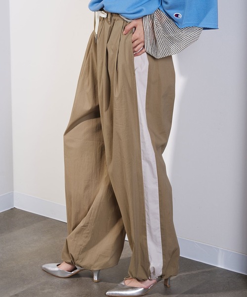 ROSE BUD（ローズバッド）の「LINE PANTS（その他パンツ・レディース・ブラック/ライトブルー/ベージュ・ONE SIZE）」の2枚目の写真