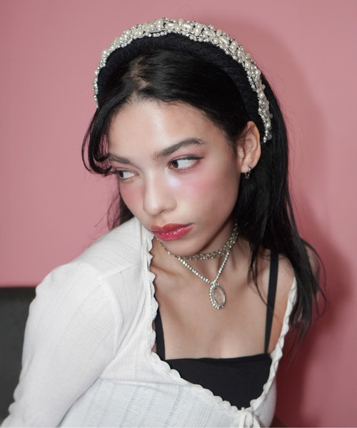 IMARI(イマリ)の「【 IMARI / イマリ 】 フェイクパール ワイド カチューシャ(カチューシャ・レディース・ブラック・FREE)」の3枚目の写真