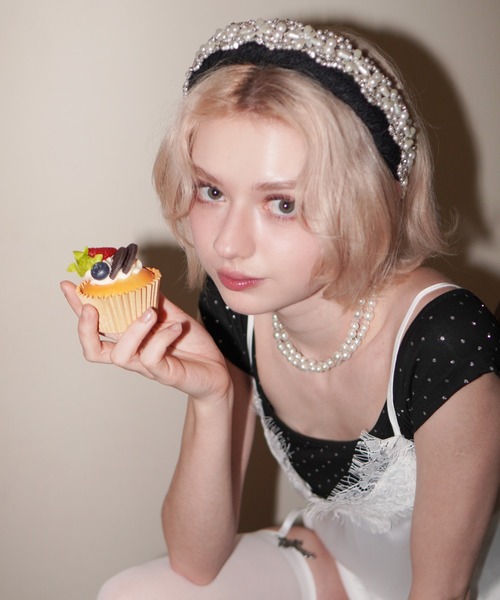 IMARI(イマリ)の「【 IMARI / イマリ 】 フェイクパール ワイド カチューシャ(カチューシャ・レディース・ブラック・FREE)」の8枚目の写真