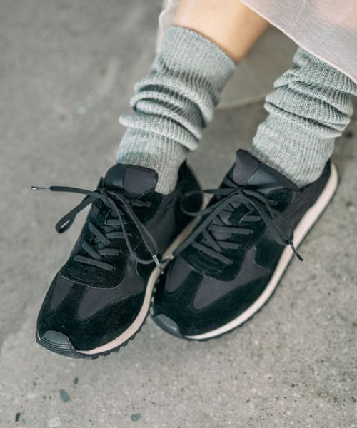 LEPSIM(レプシィム)の「レトロライトスニーカー 636614(スニーカー・レディース・ブラック/レッド/アイボリー・MEDIUM/LARGE)」の2枚目の写真