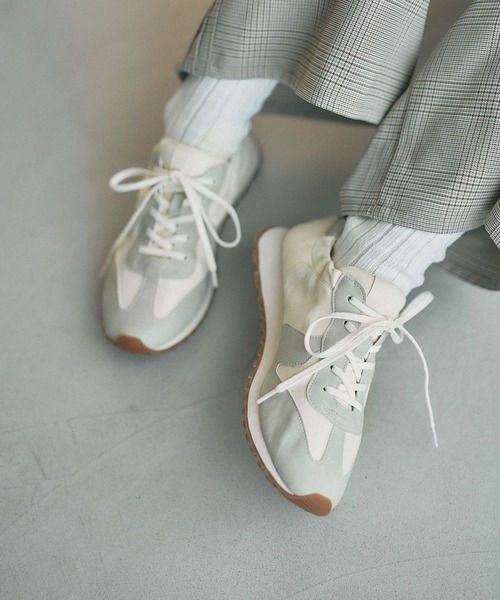 LEPSIM(レプシィム)の「レトロライトスニーカー 636614(スニーカー・レディース・ブラック/レッド/アイボリー・MEDIUM/LARGE)」の4枚目の写真