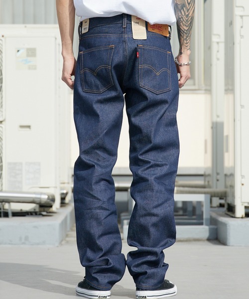 Levi's（リーバイス）の「LEVI'S/リーバイス 501 ORIGINAL ジーンズ リジッド デニム 2026年春夏（デニムパンツ・メンズ・ブルー・30inch/32inch/34inch/36inch）」の2枚目の写真
