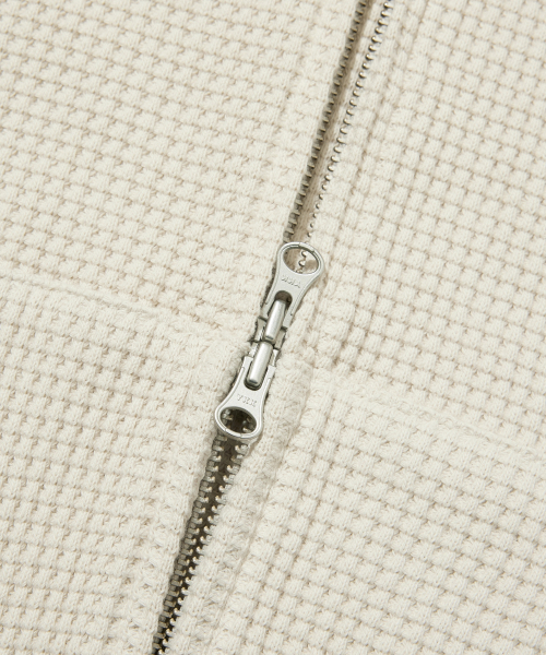 COVERNAT（カバーナット）の「スモールロゴワッフルフードジップアップベージュ（パーカー・レディース・その他・LARGE/MEDIUM/SMALL/X-LARGE）」の5枚目の写真