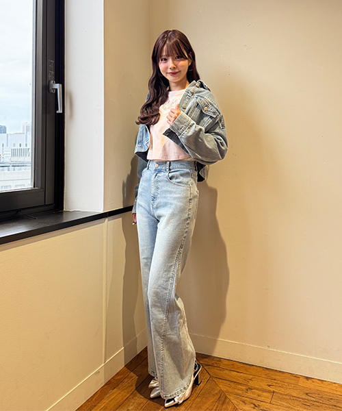 Mi-je(ミジェ)の「モチーフロゴデニムGジャン(デニムジャケット・レディース・ライトブルー/ダークブルー・F)」の10枚目の写真
