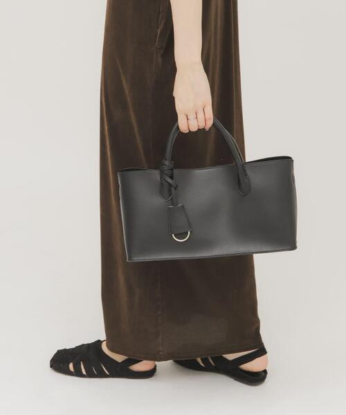 KBF（ケイビーエフ）の「チャーム付きワイドボックスBAG（ハンドバッグ・レディース・オフホワイト/ブラック・ONE）」の18枚目の写真