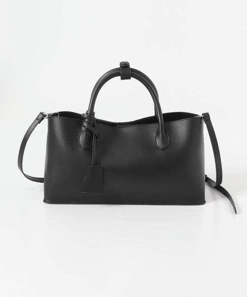 KBF（ケイビーエフ）の「チャーム付きワイドボックスBAG（ハンドバッグ・レディース・オフホワイト/ブラック・ONE）」の6枚目の写真