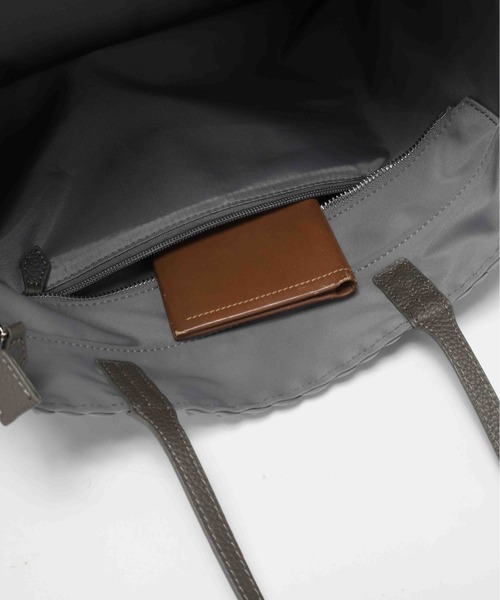 IO(イオ)(イオ)の「HERB/Intrecciato Big Tote Bag with Leather Trim/レザーコンビイントレチャートビッグトートバッグ(トートバッグ・レディース・グレー/ブラック・FREE)」の8枚目の写真
