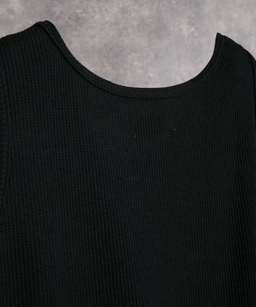 ADRER（アドラー）の「Waffle Layered Cropped Tank Top / Absorbent Quick Dry / ワッフル レイヤード クロップド タンクトップ（吸水速乾）（タンクトップ・メンズ・ホワイト/ブラック/チャコールグレー・XS/S/M/L）」の6枚目の写真