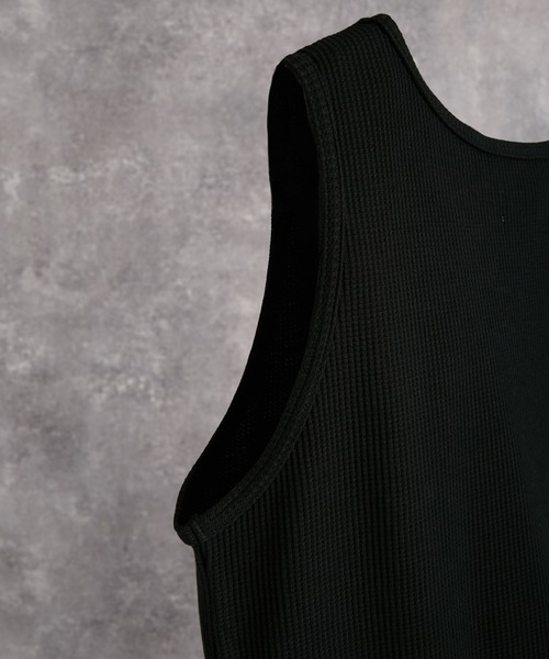 ADRER（アドラー）の「Waffle Layered Cropped Tank Top / Absorbent Quick Dry / ワッフル レイヤード クロップド タンクトップ（吸水速乾）（タンクトップ・メンズ・ホワイト/ブラック/チャコールグレー・XS/S/M/L）」の7枚目の写真