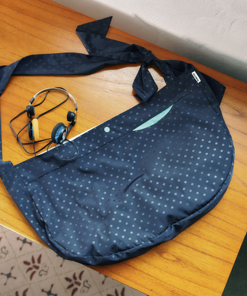KIJIKO(キジコ)の「ke904-Dot Hobo Bag Navy(メッセンジャーバッグ・レディース・ネイビー・FREE)」の7枚目の写真