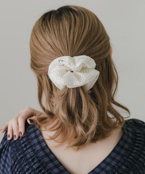 SMELLY(スメリー)の「ニットシュシュ(シュシュ・レディース・ブラック/アイボリー・-)」の2枚目の写真