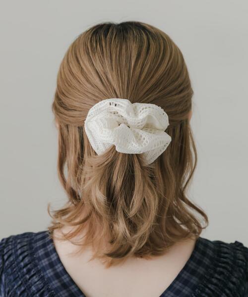 SMELLY(スメリー)の「ニットシュシュ(シュシュ・レディース・ブラック/アイボリー・-)」の3枚目の写真