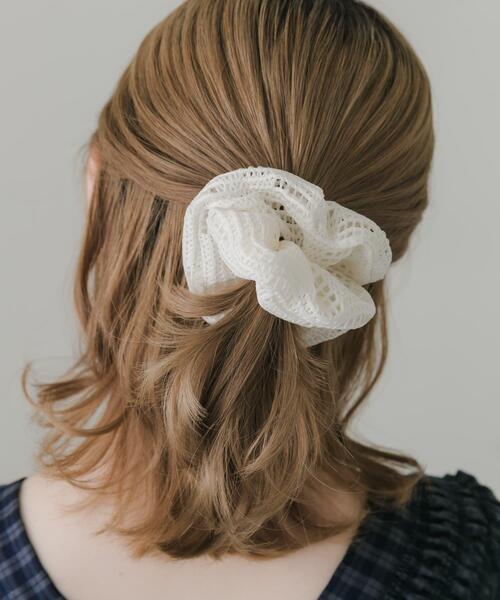 SMELLY(スメリー)の「ニットシュシュ(シュシュ・レディース・ブラック/アイボリー・-)」の4枚目の写真