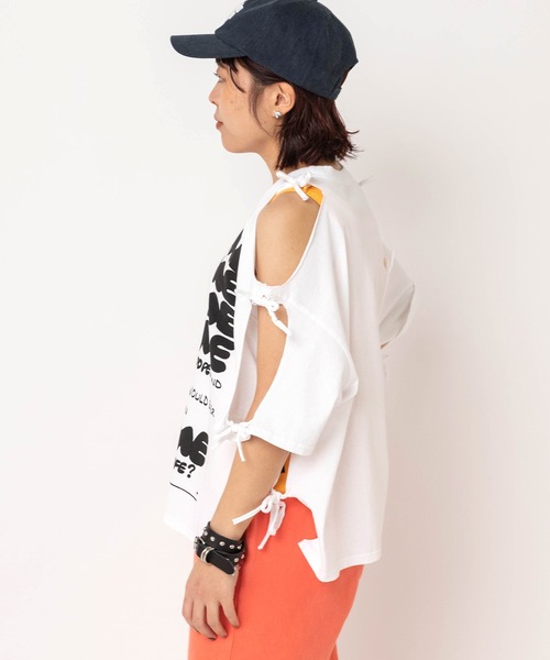 RNA(アールエヌエー)の「M2672 リボンスラッシュルーズTEE(Tシャツ/カットソー・レディース・ホワイト/ブラック/ブルー・MEDIUM)」の5枚目の写真