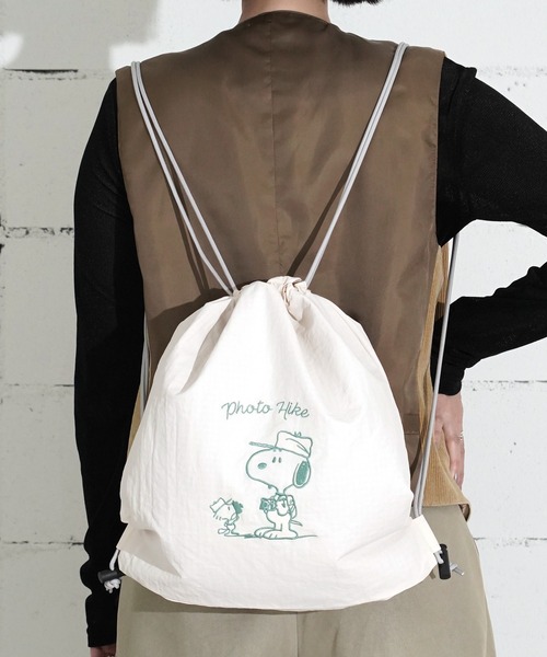 PEANUTS(ピーナッツ)の「"09"≪PEANUTS≫リバーシブル 1ポケット ナイロン 刺繍 ナップサック × トートバッグ(バックパック/リュック・レディース・ダークベージュ/セージグリーン/グレー/サックスブルー/アイボリー・ONE SIZE)」の2枚目の写真