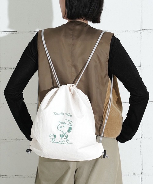 PEANUTS(ピーナッツ)の「"09"≪PEANUTS≫リバーシブル 1ポケット ナイロン 刺繍 ナップサック × トートバッグ(バックパック/リュック・レディース・ダークベージュ/セージグリーン/グレー/サックスブルー/アイボリー・ONE SIZE)」の6枚目の写真