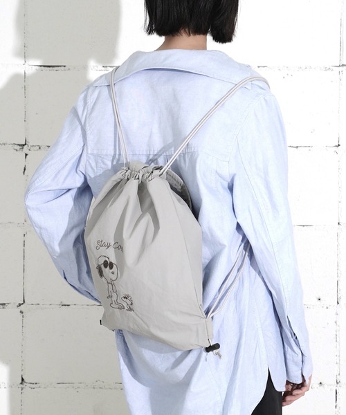 PEANUTS(ピーナッツ)の「"09"≪PEANUTS≫リバーシブル 1ポケット ナイロン 刺繍 ナップサック × トートバッグ(バックパック/リュック・レディース・ダークベージュ/セージグリーン/グレー/サックスブルー/アイボリー・ONE SIZE)」の11枚目の写真