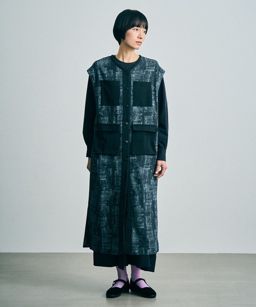 sneeuw(スニュウ)の「カンプリントワンピース(ワンピース・レディース・チャコールグレー/グレー・ONESIZE)」の1枚目の写真