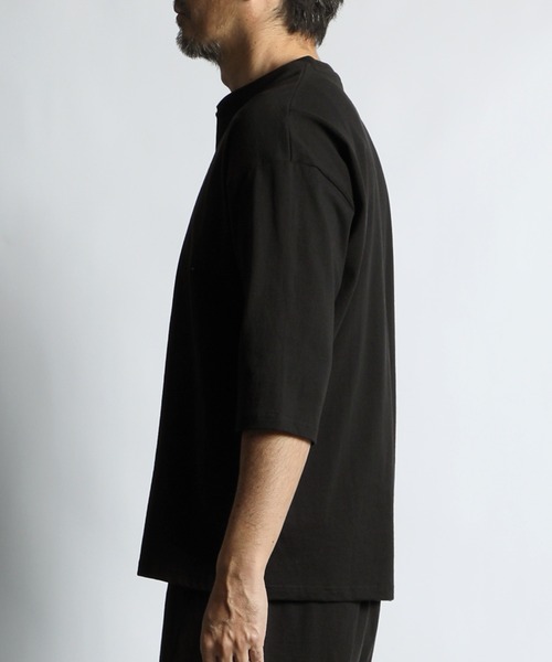The DUFFER of ST.GEORGE(ザダファーオブセントジョージ)の「8oz HEAVY WEIGHT COTTON 3/4 SLEEVE HENLEY NECK TEE:セットアップ対応 ヘビーウェイト 7分袖 ヘンリーネックTEE / 8オンス / 厚手Tシャツ / ルーズフィット(Tシャツ/カットソー・メンズ・スミクロ/オフホワイト/ブルーグレー/ベージュ・XX-LARGE/X-LARGE/MEDIUM/SMALL/LARGE)」の13枚目の写真