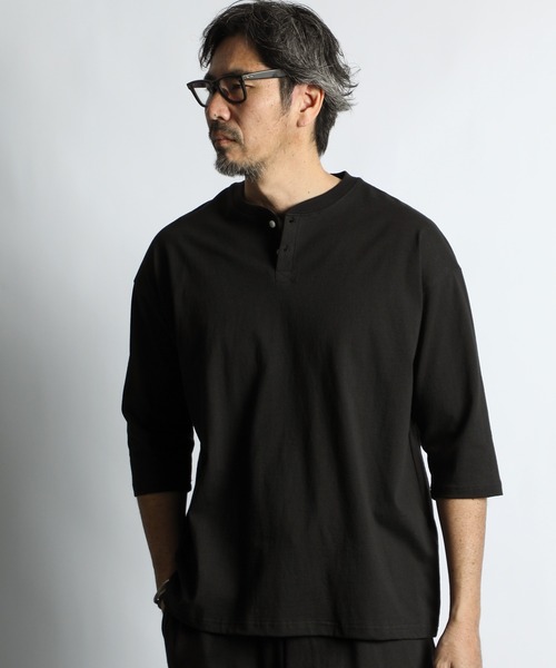 The DUFFER of ST.GEORGE(ザダファーオブセントジョージ)の「8oz HEAVY WEIGHT COTTON 3/4 SLEEVE HENLEY NECK TEE:セットアップ対応 ヘビーウェイト 7分袖 ヘンリーネックTEE / 8オンス / 厚手Tシャツ / ルーズフィット(Tシャツ/カットソー・メンズ・スミクロ/オフホワイト/ブルーグレー/ベージュ・XX-LARGE/X-LARGE/MEDIUM/SMALL/LARGE)」の7枚目の写真