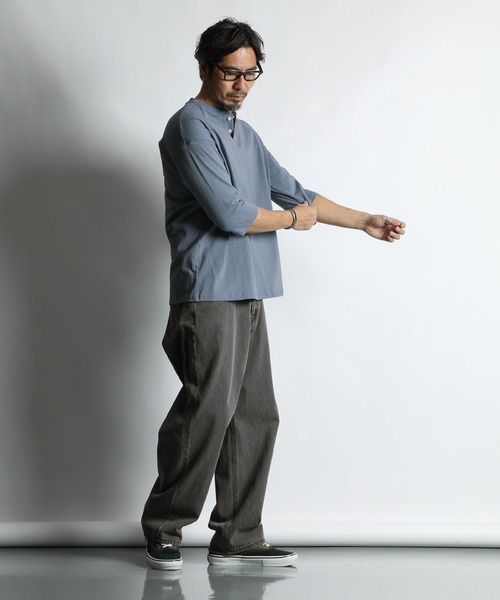The DUFFER of ST.GEORGE(ザダファーオブセントジョージ)の「8oz HEAVY WEIGHT COTTON 3/4 SLEEVE HENLEY NECK TEE:セットアップ対応 ヘビーウェイト 7分袖 ヘンリーネックTEE / 8オンス / 厚手Tシャツ / ルーズフィット(Tシャツ/カットソー・メンズ・スミクロ/オフホワイト/ブルーグレー/ベージュ・XX-LARGE/X-LARGE/MEDIUM/SMALL/LARGE)」の10枚目の写真