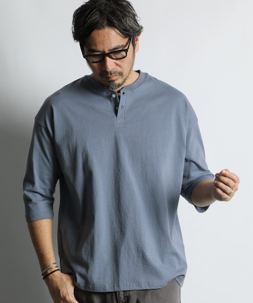 The DUFFER of ST.GEORGE(ザダファーオブセントジョージ)の「8oz HEAVY WEIGHT COTTON 3/4 SLEEVE HENLEY NECK TEE:セットアップ対応 ヘビーウェイト 7分袖 ヘンリーネックTEE / 8オンス / 厚手Tシャツ / ルーズフィット(Tシャツ/カットソー・メンズ・スミクロ/オフホワイト/ブルーグレー/ベージュ・XX-LARGE/X-LARGE/MEDIUM/SMALL/LARGE)」の9枚目の写真