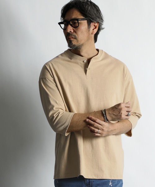 The DUFFER of ST.GEORGE(ザダファーオブセントジョージ)の「8oz HEAVY WEIGHT COTTON 3/4 SLEEVE HENLEY NECK TEE:セットアップ対応 ヘビーウェイト 7分袖 ヘンリーネックTEE / 8オンス / 厚手Tシャツ / ルーズフィット(Tシャツ/カットソー・メンズ・スミクロ/オフホワイト/ブルーグレー/ベージュ・XX-LARGE/X-LARGE/MEDIUM/SMALL/LARGE)」の11枚目の写真