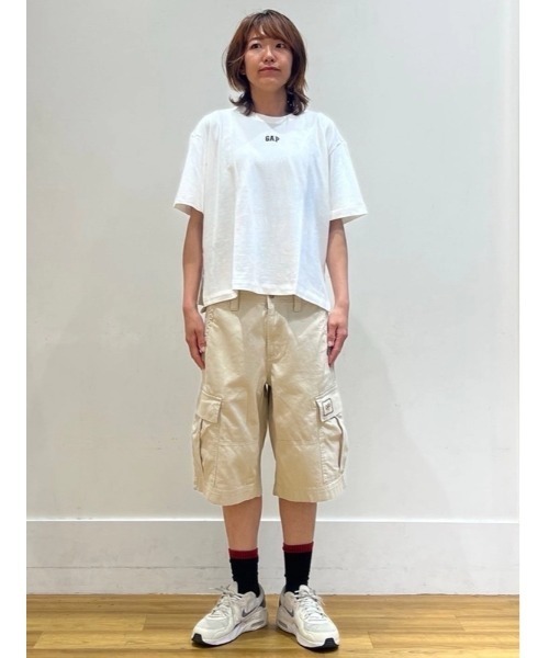GAP(ギャップ)の「オーバーサイズ GAPロゴ チューニックTシャツ(Tシャツ/カットソー・レディース・ブラック/ベージュ/ホワイト/ピンク・XXS/XL/L/M/S/XS)」の22枚目の写真