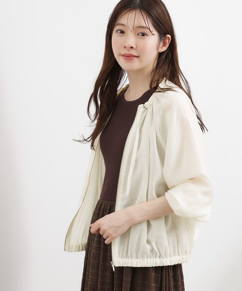 grove(グローブ)の「気温調整にも◎ブラウス感覚で羽織れるシアーブルゾン(ブルゾン・レディース・オフホワイト/ブラック/サックスブルー系2/ベージュ系その他6・02/03/01/04/05)」の2枚目の写真