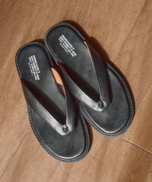 niko and...(ニコアンド)の「フェイクレザー配色トングサンダル(サンダル・メンズ・ブラック/ブラウン・MEDIUM/LARGE)」の1枚目の写真