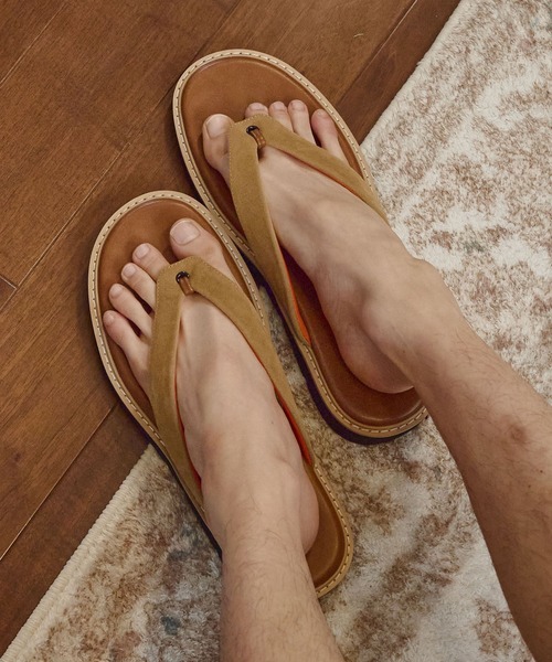 niko and...(ニコアンド)の「フェイクレザー配色トングサンダル(サンダル・メンズ・ブラック/ブラウン・MEDIUM/LARGE)」の3枚目の写真