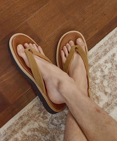 niko and...(ニコアンド)の「フェイクレザー配色トングサンダル(サンダル・メンズ・ブラック/ブラウン・MEDIUM/LARGE)」の4枚目の写真