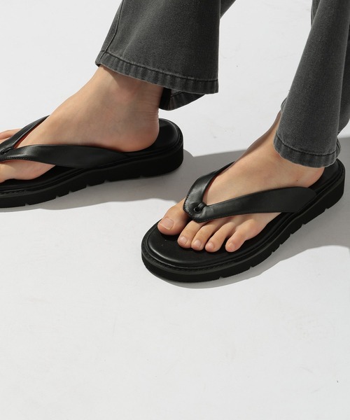 niko and...(ニコアンド)の「フェイクレザー配色トングサンダル(サンダル・メンズ・ブラック/ブラウン・MEDIUM/LARGE)」の7枚目の写真