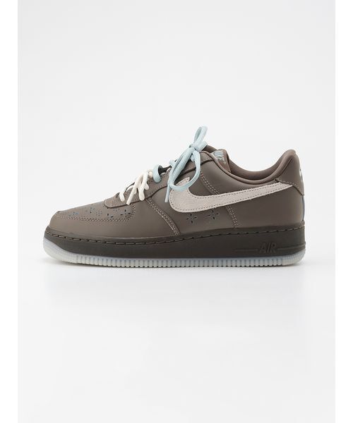 NIKE(ナイキ)の「【NIKE】W Air Force 1 '07 LV8 FMME / ナイキ ウィメンズ エア フォース 1 '07 LV8 FMME IR5690-256(スニーカー・レディース・ダークグレー・25/24.5/23/24/23.5)」の4枚目の写真